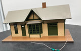 Walthers Cornerstone 933-2707 O Scale Built-Up Golden Valley Depot Like New no cart