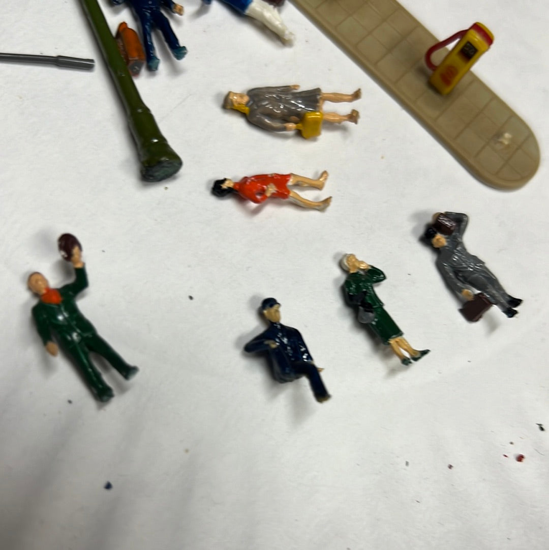 HO Scale figure pack Platform People