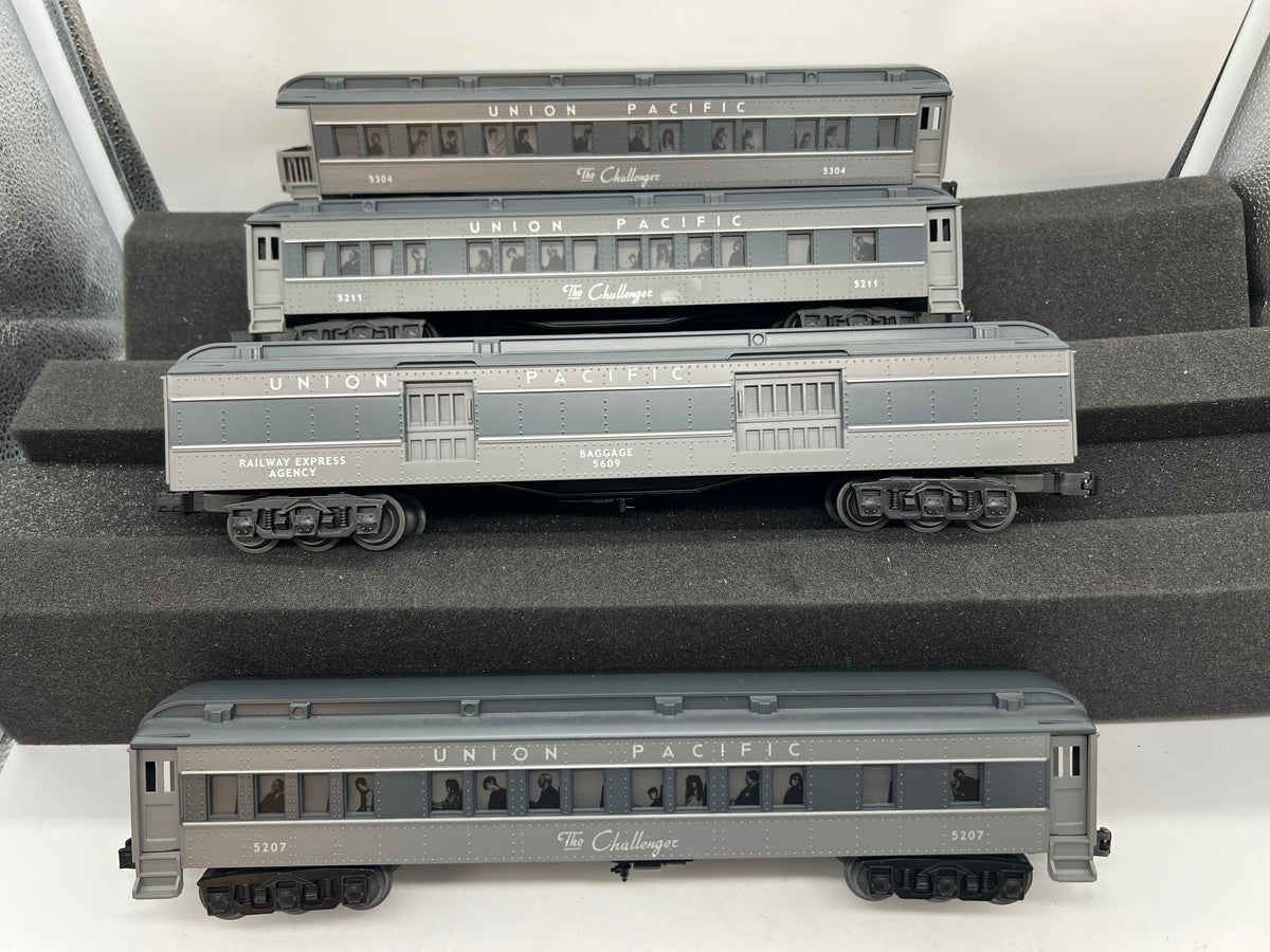 Lionel 6-39032 UNION PACIFIC MADISON PASSENGER CAR 4-PACK O SCALE Used