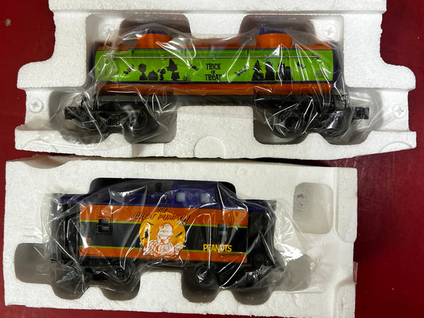 Lionel 6-30214 Peanuts Halloween Twodome Tankcar and Caboose  ONLY   NO BOXES