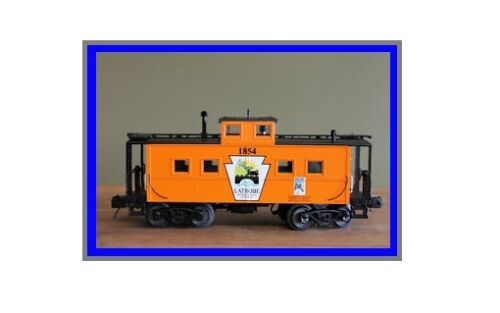 MTH 30-77187  Latrobe (Chamber of Commerce) Steel Caboose