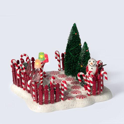 Department 56 56.56817 Peppermint Front Yard North Pole Series