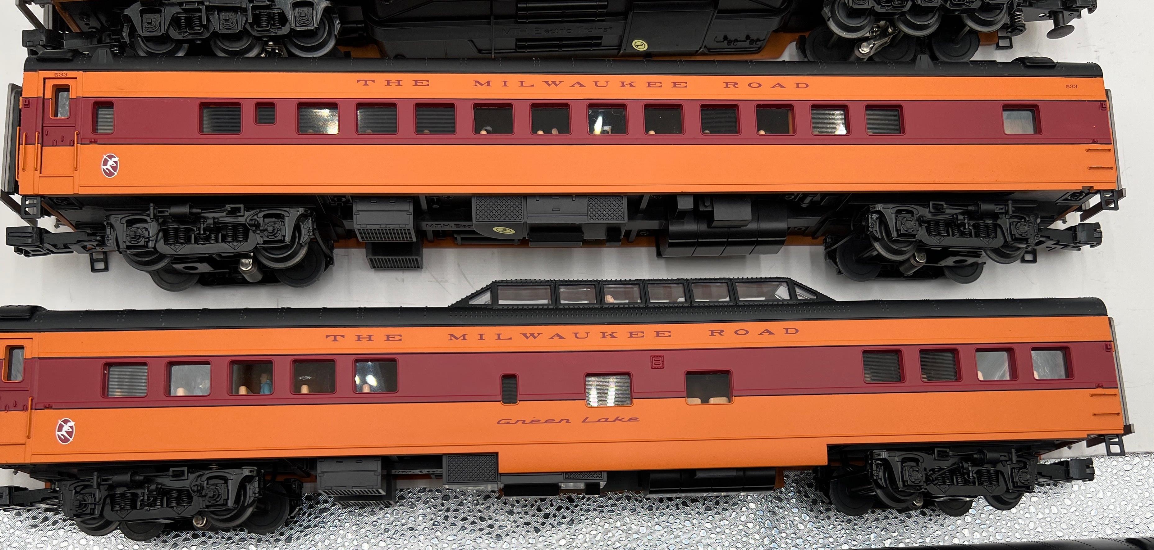 MTH 20-64075, 20-64078 (x2) Milwaukee Road Hiawatha Passenger Cars Str