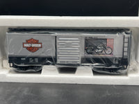 MTH Premier 20-90228B Harley Davidson 2005 Dyna Super Glide Boxcar  O SCALE NEW Damaged Box