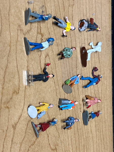 Set of 15 assorted figures HO SCALE #2 Used Excellent No Box