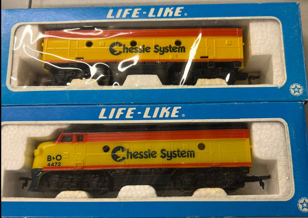 Life-Like 9685 Chessie System F-7 Locomotive and Dummy unit HO SCALE