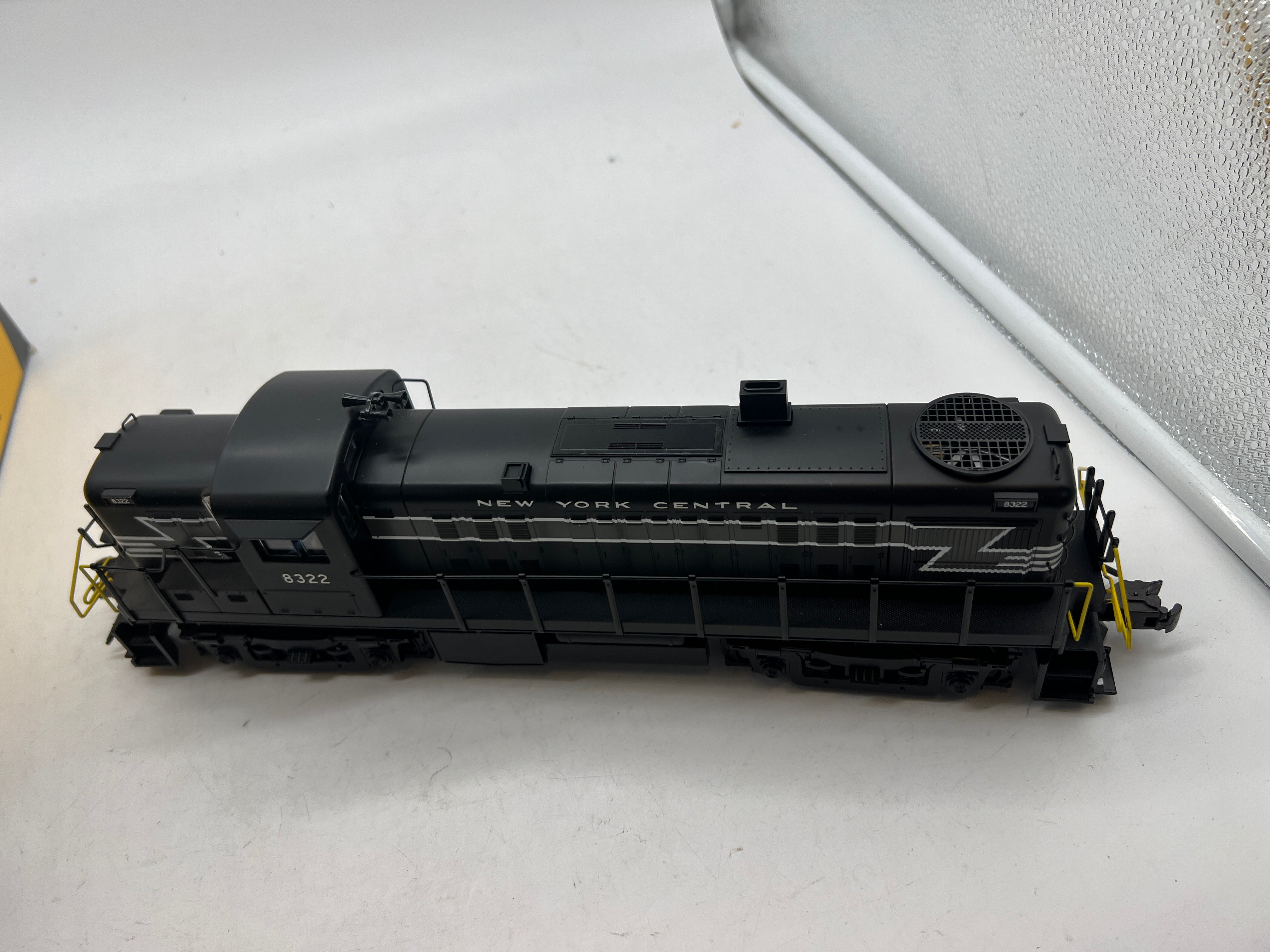 K-Line k2470-New York Central NYC RS-3 Powered Diesel Locomotive Engin