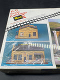 Revell H-996 Weekly Herald Scale Building Kit HO SCALE NEW