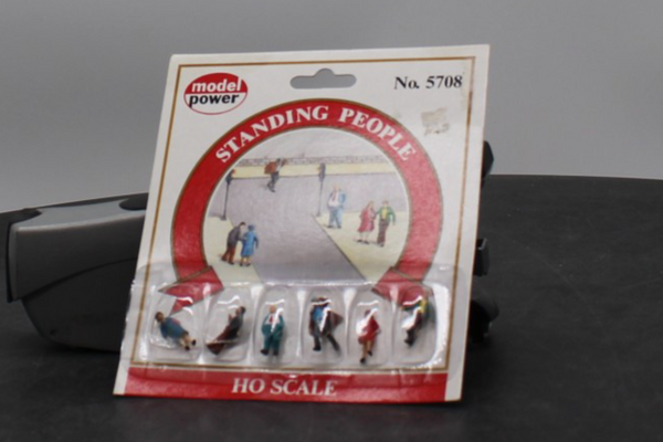 Ho scale model power figures set #5708 - standing people NEW