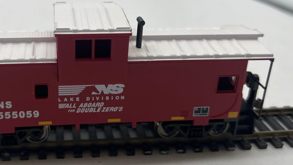 Walthers Trainline 931-1527 Norfolk Southern Wide-Vision Caboose HO SCALE Like New