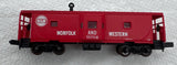 Walthers 932-8757 NORFOLK & WESTERN Bay Window Caboose N&W #557518 N Scale Like New