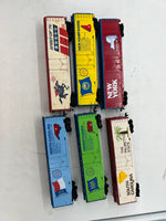 SET OF 6 US STATES/ PATRIOTIC CARS WITH LATCH COUPLERS HO SCALE Used Excellent NO BOX AS IS