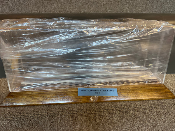 Lionel 06-8096-3000 Lionel plexiglass display case with wooden board DMIR SD-18  about 16 in O SCALE Like New