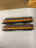 HO Scale Bargain Engine 49 Illinois Central Set of 2 Diesel Engines 1 Pwd 1 NonPwd Used Good