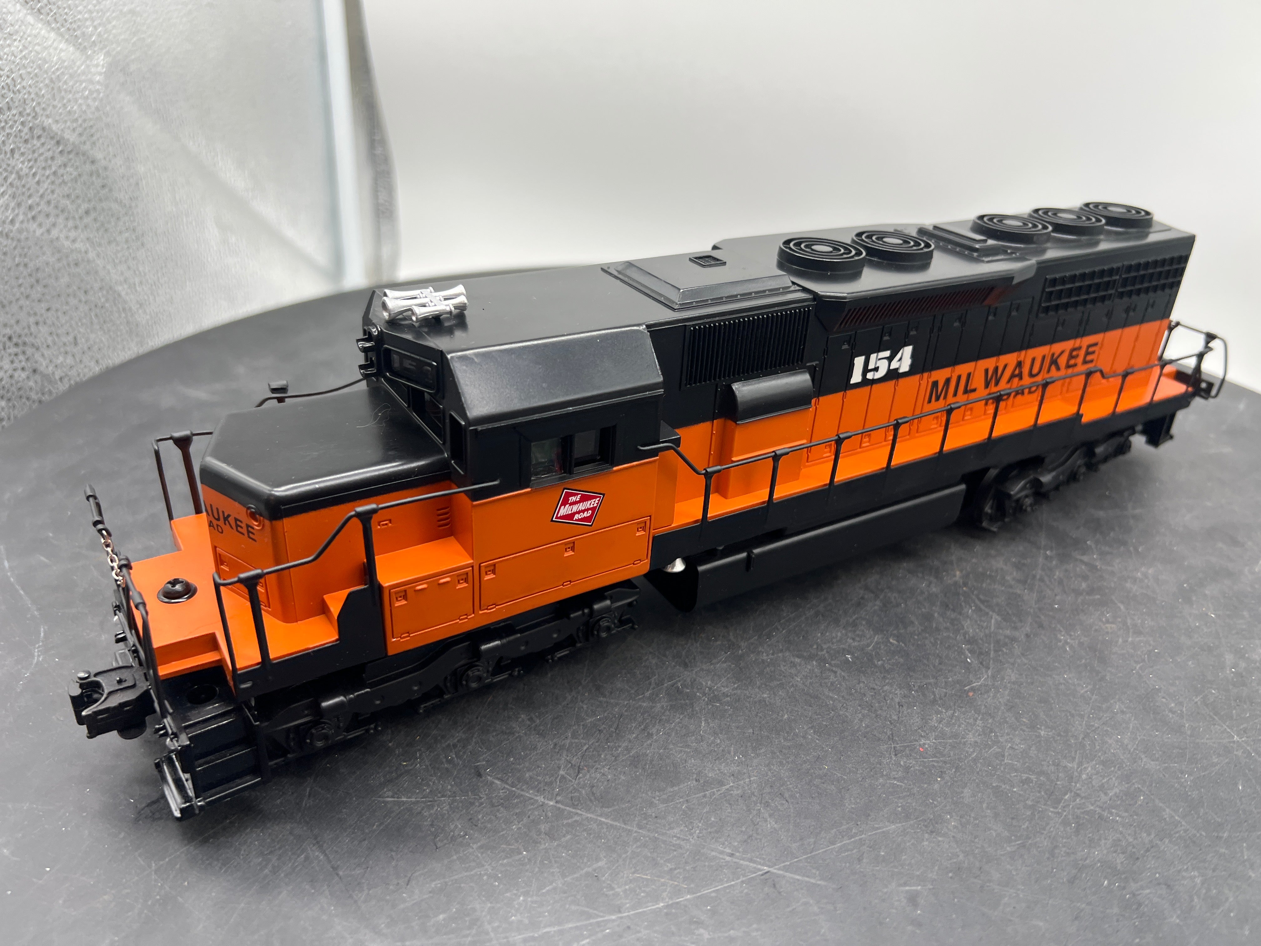 Lionel 6-18223 Milwaukee SD-40 diesel with Railsounds II O SCALE NEW
