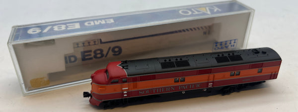 KATO 176-282 Southern Pacific Daylight EMD E8/9A #6053 Locomotive N Scale Used Excellent