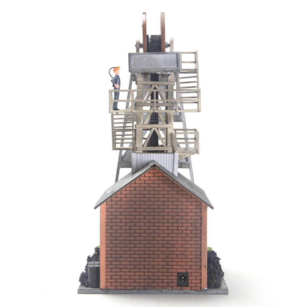 Menards 275-9405 Sooty's Mine Shaft #12 Building O Scale NEW