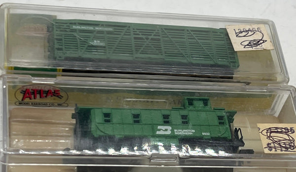 Atlas 35651 Model Power 3441 Burlington Northern Cattle Car & Caboose N SCALE Like New