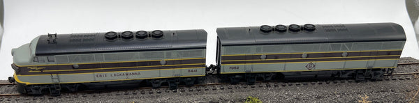 Kato Erie Lackawanna EL Set of 2 AB  both powered Diesel locomotives 8441 7062 HO SCALE Like New No Box