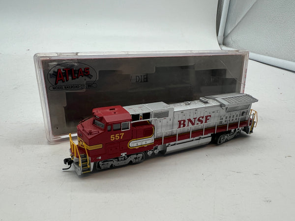 Atlas 48855   BNSF Dash 8-40BW Diesel Locomotive #557 w/ DCC N Scale Used Excellent