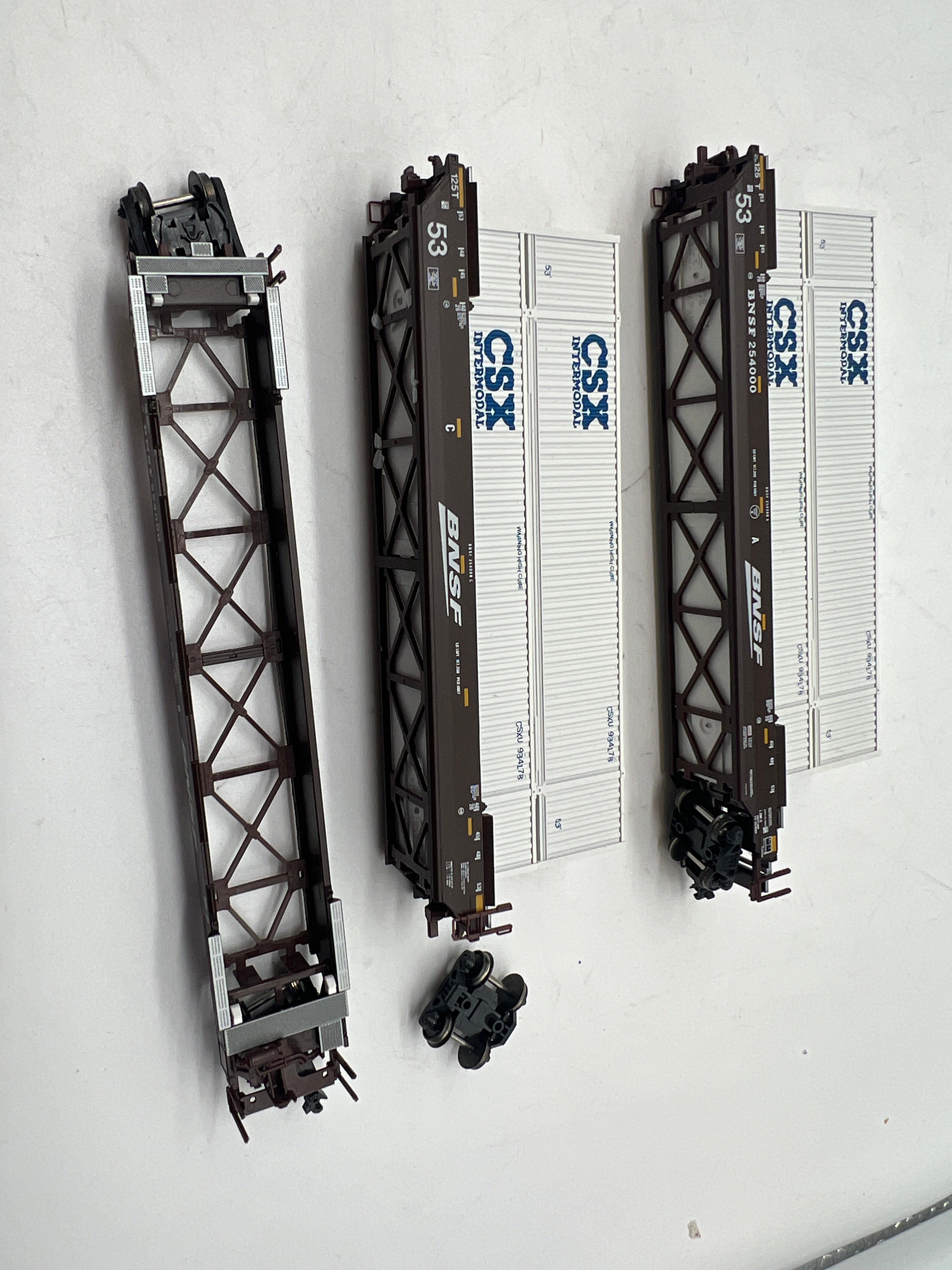 Kato 106-6167 BNSF CSX Gunderson Maxi IV Double stack car (missing loa