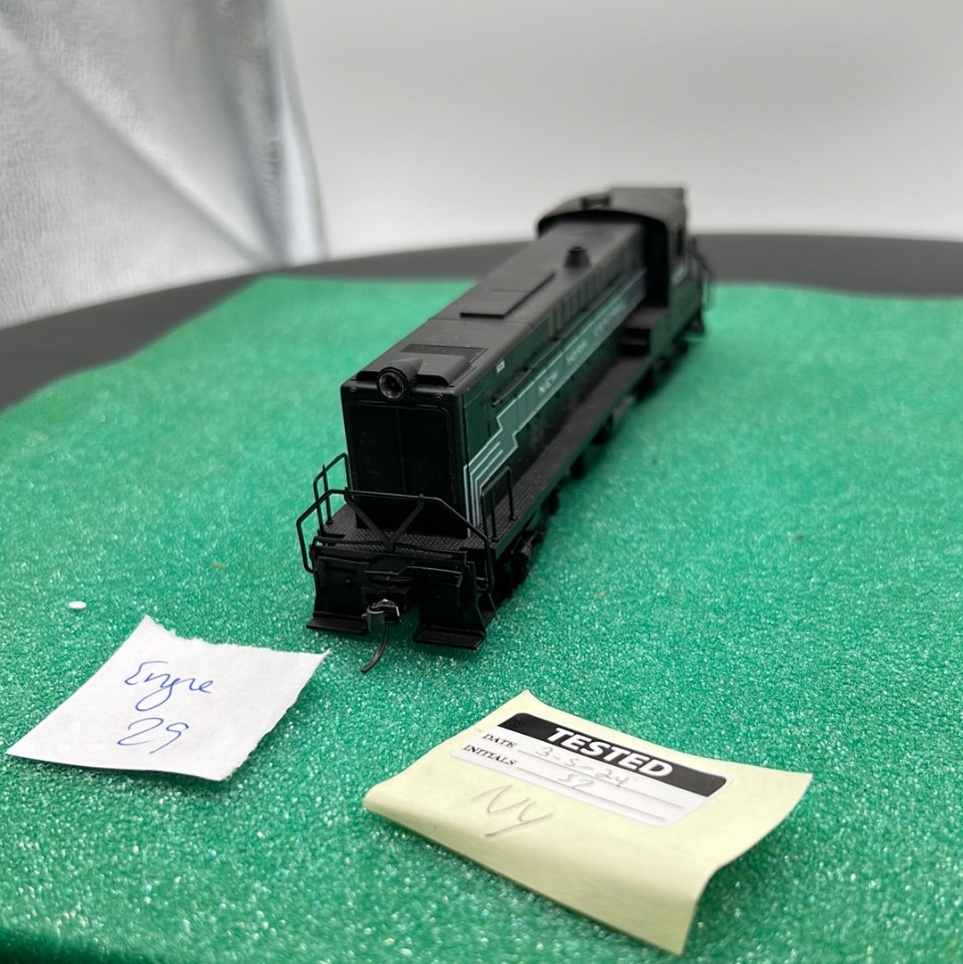 HO Scale Bargain Engine 29: Kato New York Central NYC diesel HO Scale