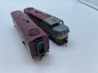 Life-Like Canadian Pacific CP Diesel Locomotive pair 4001 4401 HO SCALE Like New No Box
