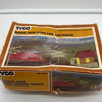 Tyco 928:800 Signal Man with Lighted Shack Automatic Operation HO SCALE DAMAGED BOX