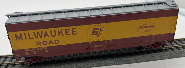 Athearn rnd79107 Milwaukee Road  Ohio 50' smooth side boxcar  HO SCALE Like New