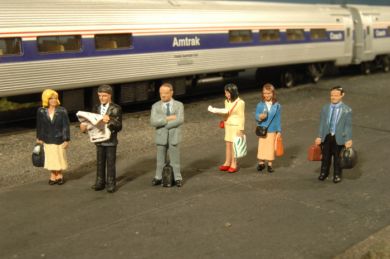 Bachmann 33160 STANDING PLATFORM PASSENGERS - O SCALE NEW