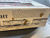 Lionel 6-8260 6-8262 Southern Pacific SP Daylight F3AA engine and non powered O SCALE Like New