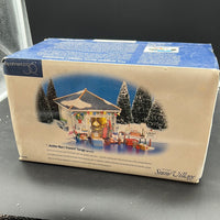 Department 56 56.54945 Another Man's Treasure Garage WITH Extra Figure Damaged Box