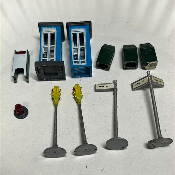 HO Scale pack City Street Accessories