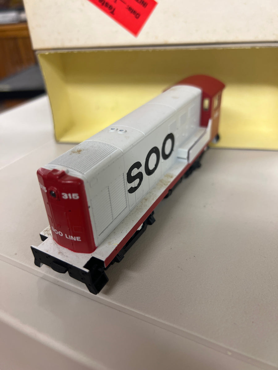 HO Scale Bargain Engine 146 Walthers SOO diesel engine Used VG
