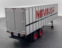 Weaver U25002 Navajo 35 ft. Trailer O SCALE Like New
