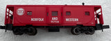 Walthers 932-8757 NORFOLK & WESTERN Bay Window Caboose N&W #557518 N Scale Like New