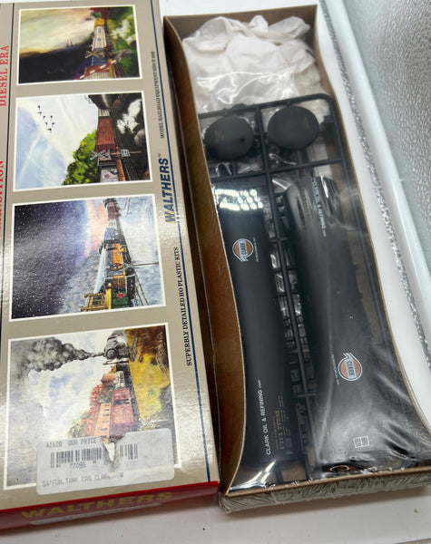 Walthers 932-5207 CLARK OIL 54' Funnel Flow Tank Clark-- KIT  HO Scale NEW