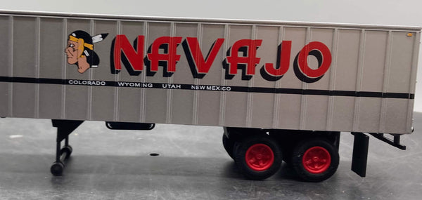 Weaver U25002 Navajo 35 ft. Trailer O SCALE Like New