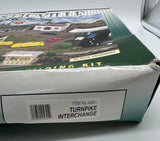 Bachmann 45601 PLASTICVILLE U. S. A. TURNPIKE INTERCHANGE O SCALE  NEW Damaged Box