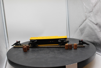 Lionel 3562-50 Postwar ATSF Yellow Operating Barrel Car w 6 barrels O SCALE Like New No Box