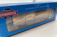 Athearn rnd79106 Milwaukee Road 50' PD Smooth side boxcar 2617 HO SCALE Like New