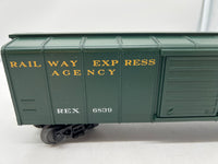 MTH Railking 30-74862 Railway Express Agency Rounded Roof Box Car. O SCALE Like New