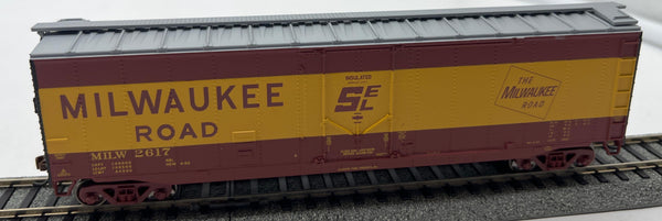 Athearn rnd79106 Milwaukee Road 50' PD Smooth side boxcar 2617 HO SCALE Like New