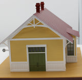 MTH Railking 30-90303 Maroon/Cream Country Passenger Depot O SCALE Like New