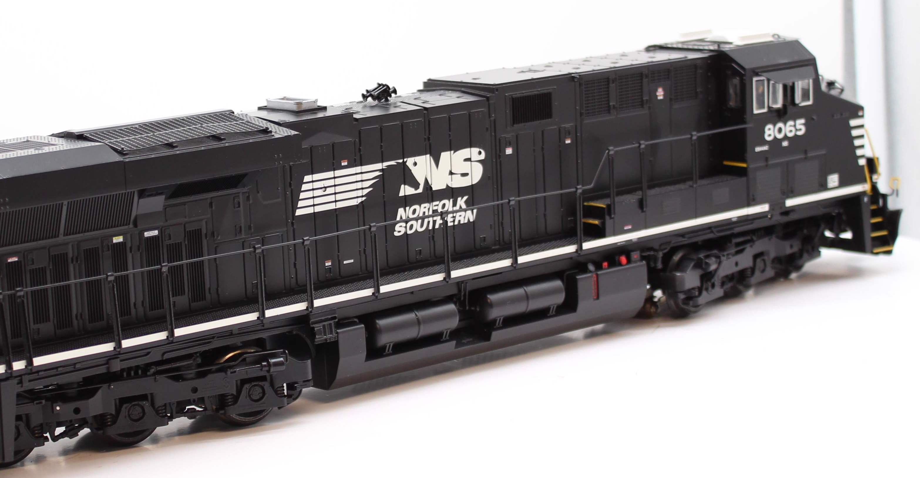 Lionel 6-82210 Norfolk Southern LEGACY Scale ES44AC Diesel #8065 Like