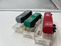 Set of 3 Assorted Freight Cars 010 Great Northern gn  N SCALE Like New