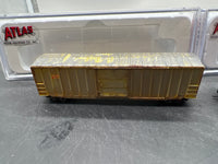 Atlas Set of 2 Boxcars Weathered as is N SCALE Used Excellent
