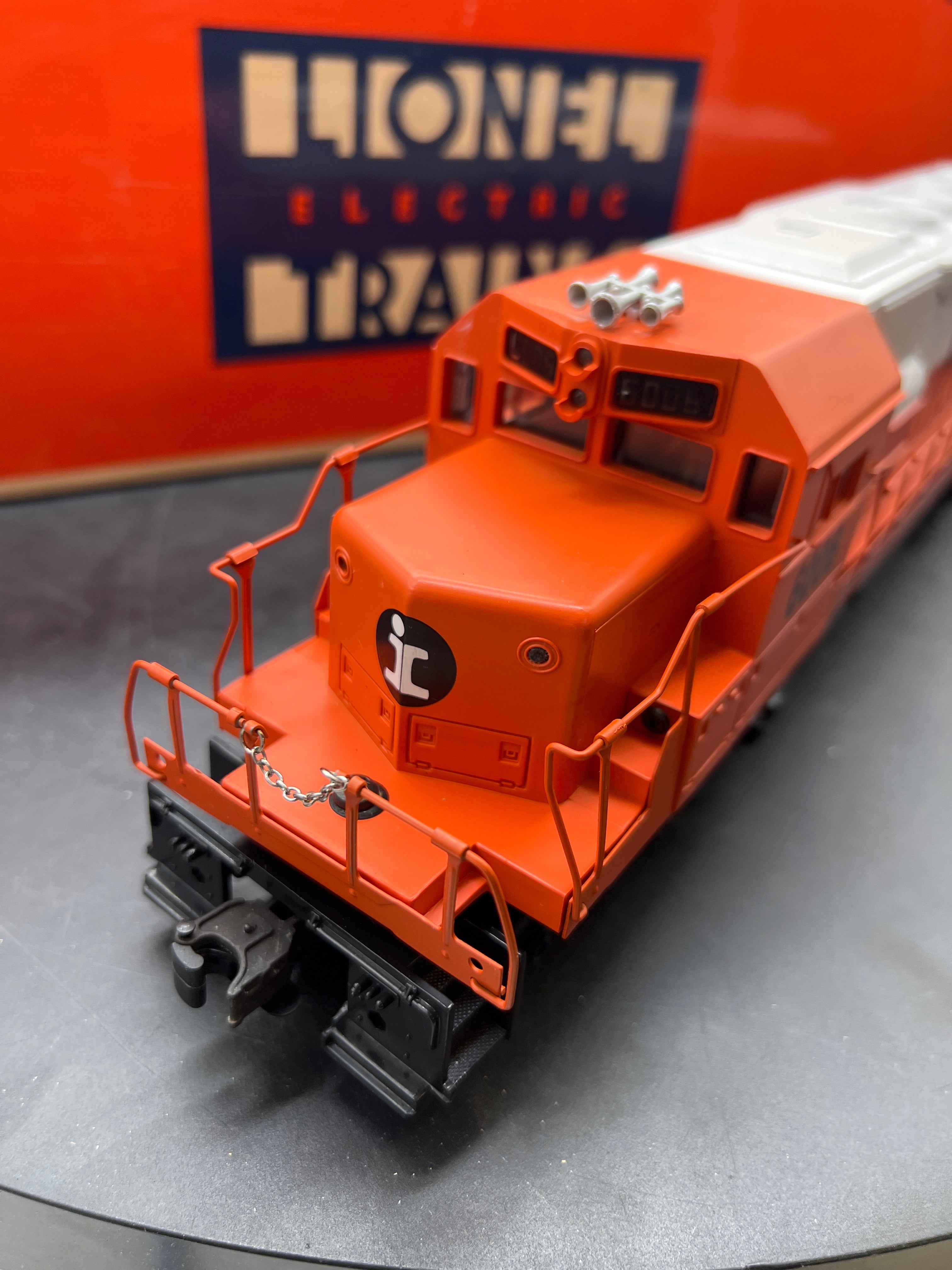 Lionel 6-18210 IC Illinois Central SD-40 dual motor diesel #6006 1993