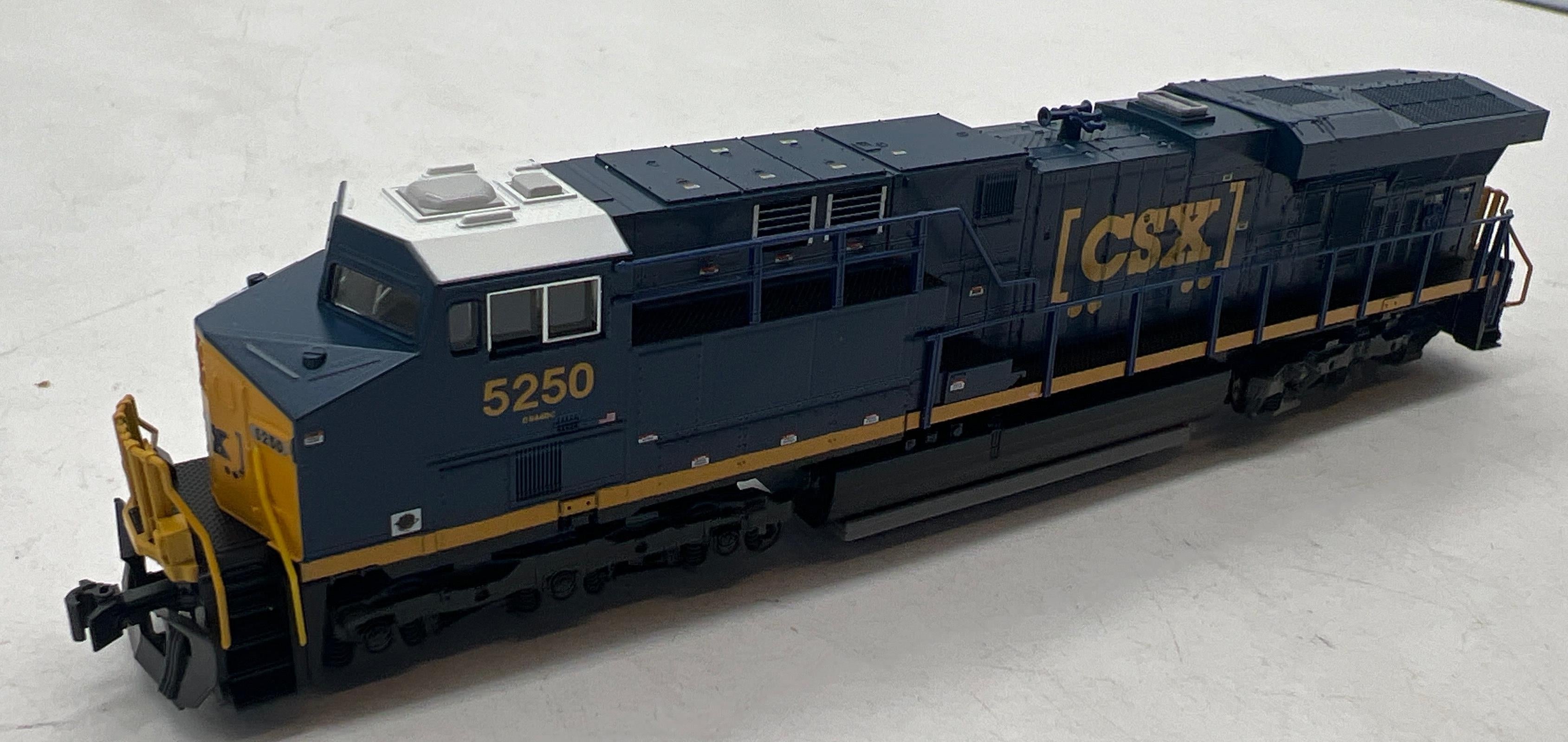 Kato 176-8936 CSX GE ES44DC Logo Diesel Locomotive DC N SCALE Like New
