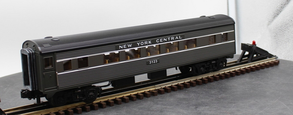 MTH 30-6110C O-27 NYC-Lighting Stripe Streamlined Coach Car O SCALE Used Excellent